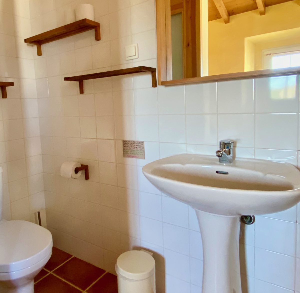 ensuite-bathroom-casapresente-guesthouse